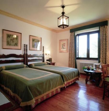 Imagen de la habitación del Hotel Parador de Gredos. Foto 4