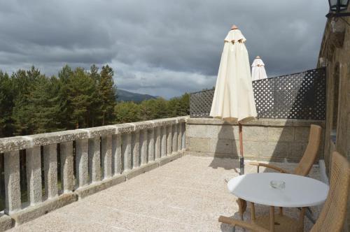 Imagen de los exteriores del Hotel Parador de Gredos. Foto 9