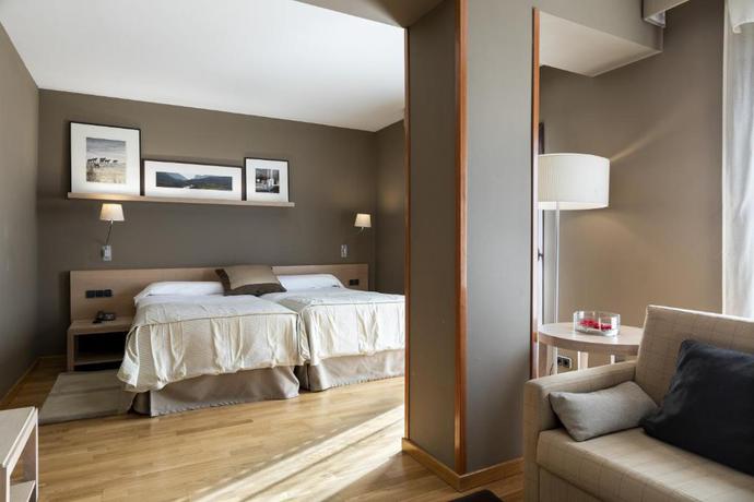 Imagen de la habitación del Hotel Parador de La Seu d'Urgell. Foto 6