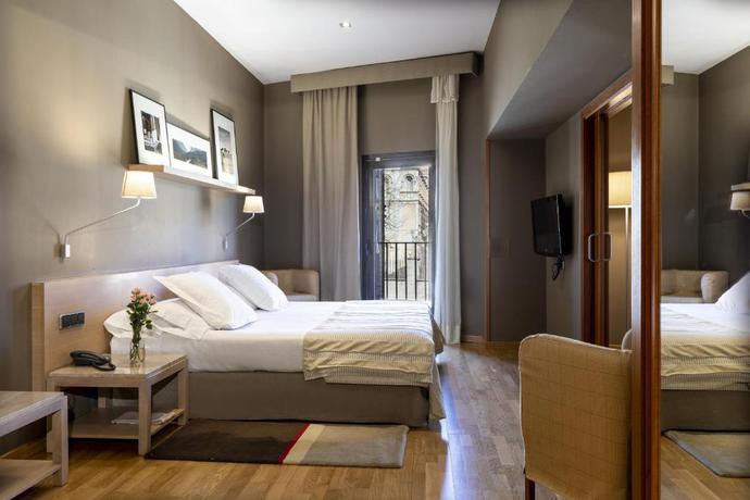 Imagen de la habitación del Hotel Parador de La Seu d'Urgell. Foto 9