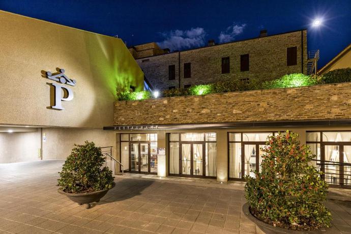 Imagen de los exteriores del Hotel Parador de La Seu d'Urgell. Foto 13