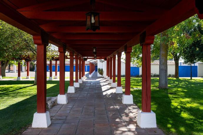 Imagen de los exteriores del Hotel Parador de Manzanares. Foto 14