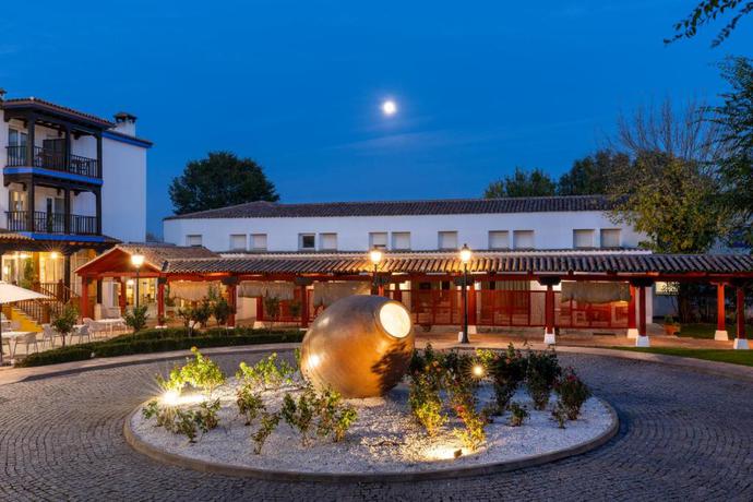 Imagen de los exteriores del Hotel Parador de Manzanares. Foto 15