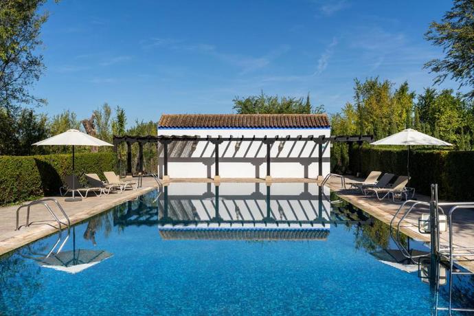 Imagen de la piscina del Hotel Parador de Manzanares. Foto 23