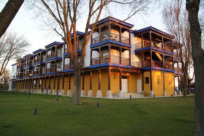Imagen de los exteriores del Hotel Parador de Manzanares. Foto 16