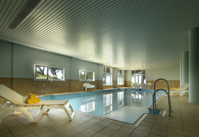 Imagen de la piscina del Hotel Parador de Mazagón. Foto 13