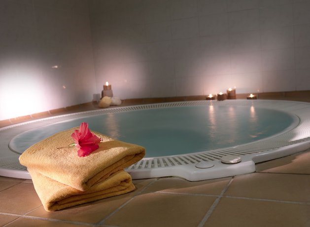 Imagen de la piscina del Hotel Parador de Mazagón. Foto 16