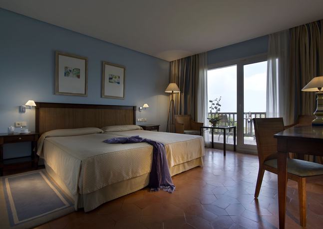 Imagen de la habitación del Hotel Parador de Mazagón. Foto 5
