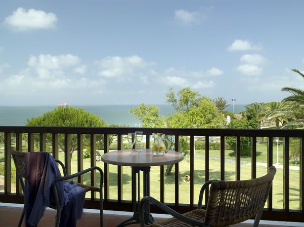 Imagen de la habitación del Hotel Parador de Mazagón. Foto 6