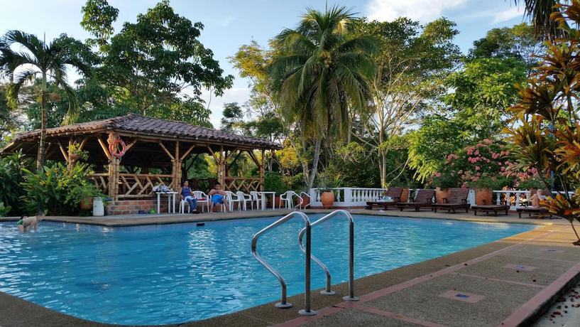 Imagen de la piscina del Hotel Parador del Gitano and Restaurante. Foto 19