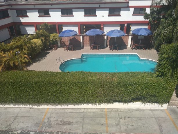 Imagen de la piscina del Hotel Parador del Rey. Foto 14