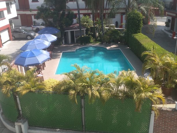 Imagen de la piscina del Hotel Parador del Rey. Foto 16