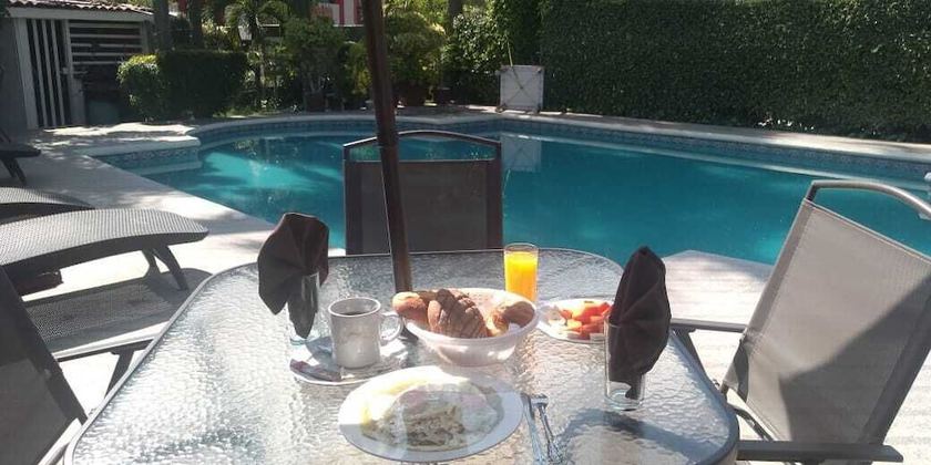 Imagen de la piscina del Hotel Parador del Rey. Foto 19