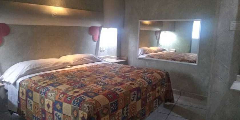 Imagen de la habitación del Hotel Parador del Rey. Foto 7