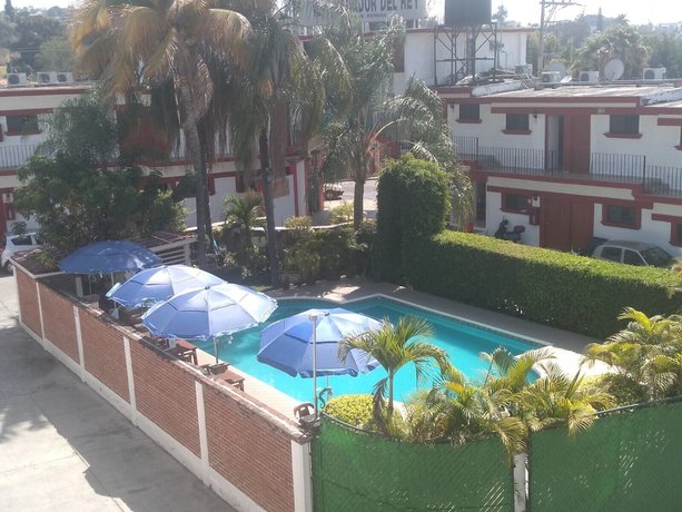 Imagen de la piscina del Hotel Parador del Rey. Foto 20