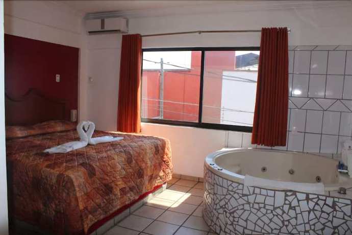 Imagen de la habitación del Hotel Parador del Rey. Foto 10