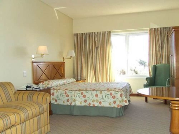Imagen de la habitación del Hotel Paradores Austral Bahia Blanca. Foto 5