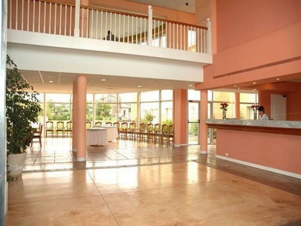 Imagen de los interiores del Hotel Paradores Austral Bahia Blanca. Foto 19