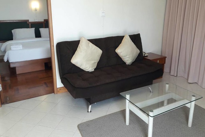 Imagen de los exteriores del Hotel Paradorn Inn. Foto 11