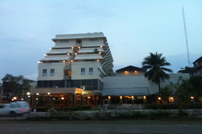 Imagen de los exteriores del Hotel Paradorn Inn. Foto 12