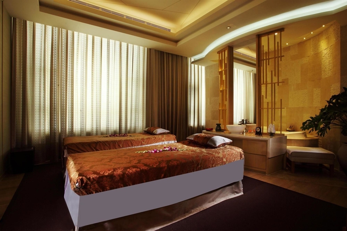 Imagen de la piscina del Hotel Paradox Kunshan. Foto 16