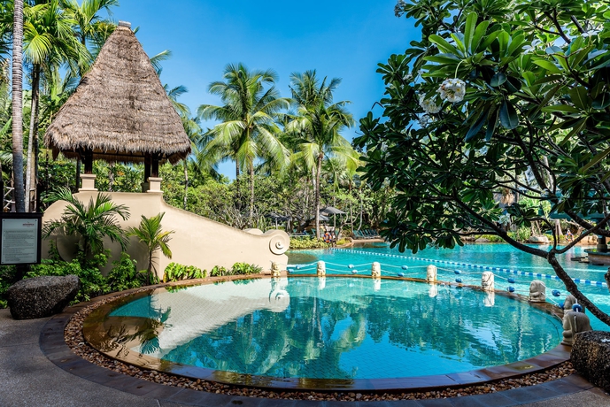 Imagen de la piscina del Hotel Paradox Resort Phuket. Foto 15