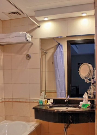 Imagen de la habitación del Hotel Paragon Abu Dhabi. Foto 11