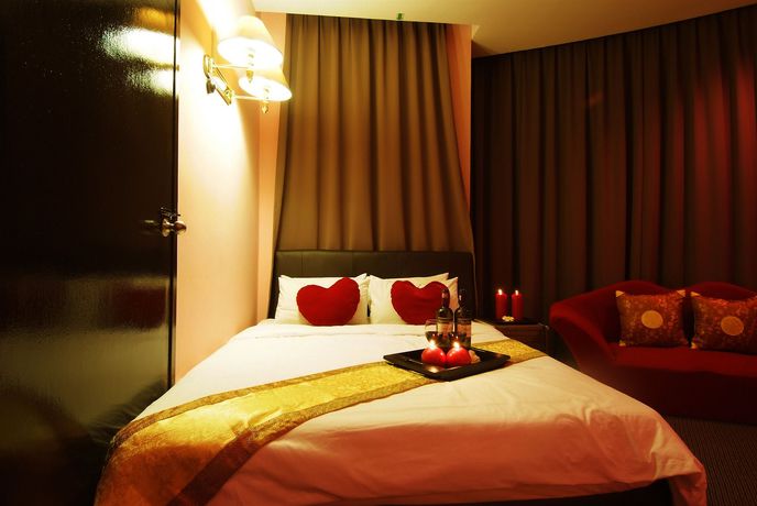 Imagen de los interiores del Hotel Paragon City. Foto 14