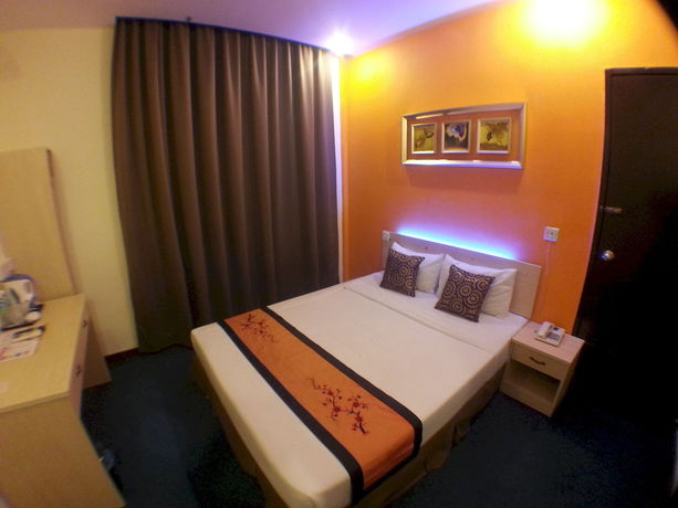 Imagen de los interiores del Hotel Paragon City. Foto 15
