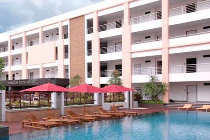 Imagen de la piscina del Hotel Paragon Suites Resort. Foto 7