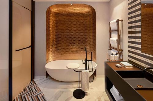 Imagen general del Hotel Paragraph Freedom Square, a Luxury Collection Hotel, Tbilisi. Foto 5