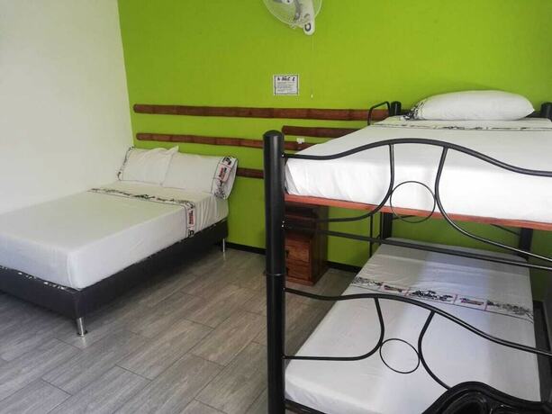 Imagen de la habitación del Hotel Para&iacute;so Hawaii Girardot. Foto 10