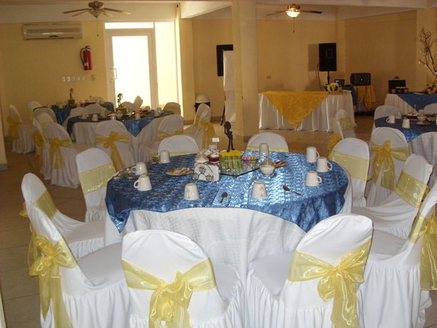 Imagen de la piscina del Hotel Paraiso Del Desierto. Foto 16