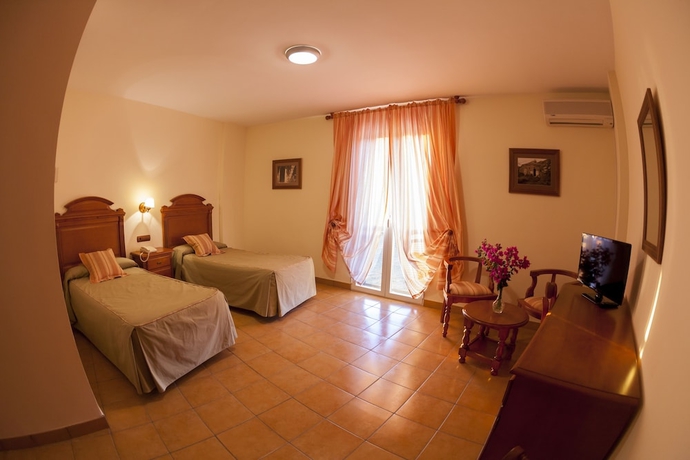 Imagen de la habitación del Hotel Paraje La Lambra. Foto 12