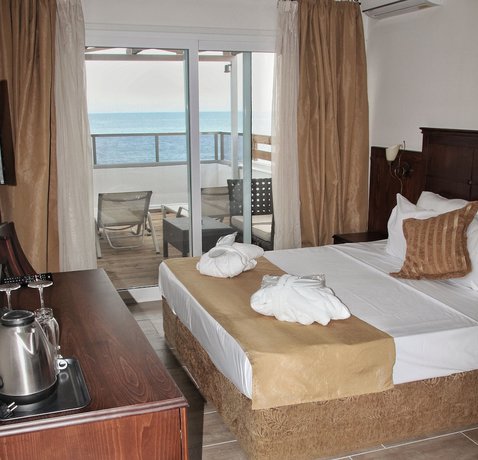 Imagen de la habitación del Hotel Paralia Beach Boutique. Foto 6