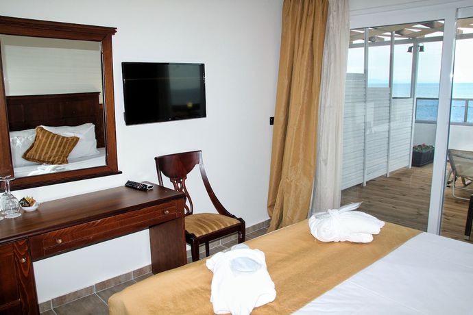 Imagen de la habitación del Hotel Paralia Beach Boutique. Foto 12