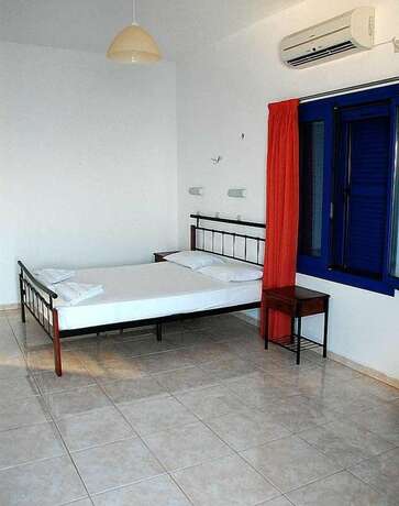 Imagen de la habitación del Hotel Paralia Rooms. Foto 13
