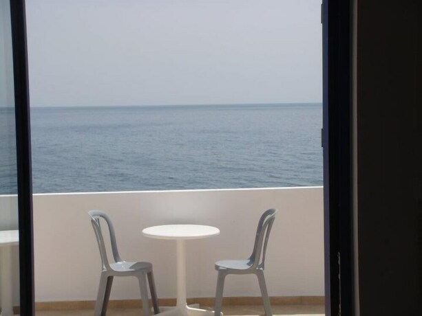 Imagen de la habitación del Hotel Paralia Rooms. Foto 16