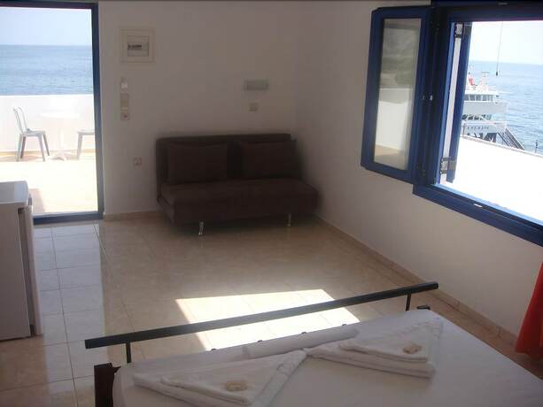Imagen de la habitación del Hotel Paralia Rooms. Foto 20