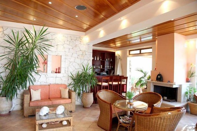Imagen de los interiores del Hotel Paralio. Foto 19