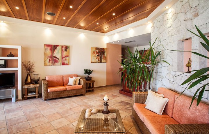 Imagen de los interiores del Hotel Paralio. Foto 20