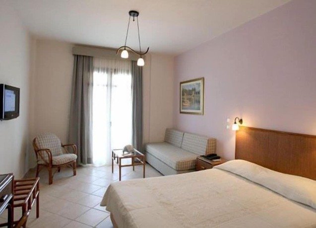 Imagen de la habitación del Hotel Paralio. Foto 16