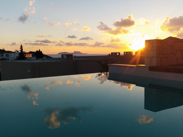 Imagen de la habitación del Hotel Paralos Irini Mare. Foto 19