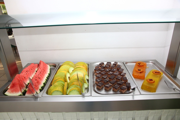 Imagen del bar/restaurante del Hotel Paralos Lifestyle Beach - Adults Only. Foto 2