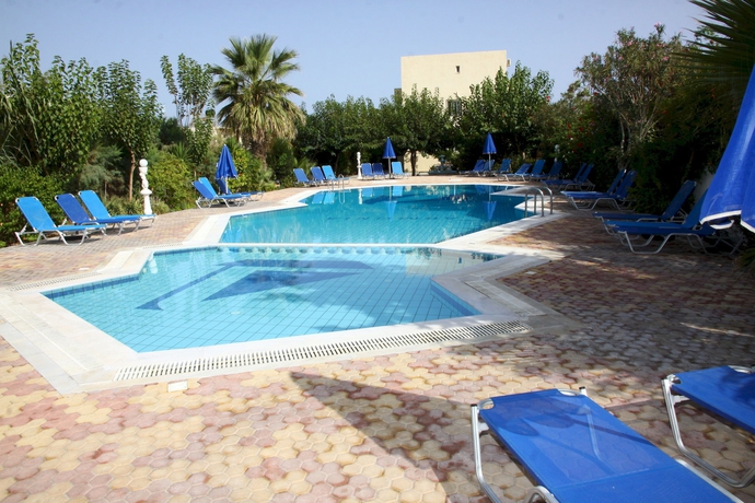 Imagen de la piscina del Hotel Paralos Lifestyle Beach - Adults Only. Foto 16