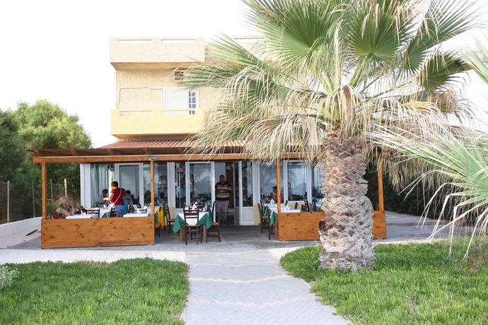Imagen del bar/restaurante del Hotel Paralos Lifestyle Beach - Adults Only. Foto 3