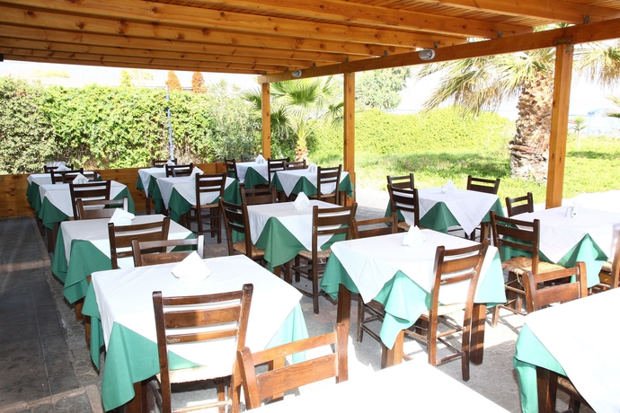 Imagen del bar/restaurante del Hotel Paralos Lifestyle Beach - Adults Only. Foto 4