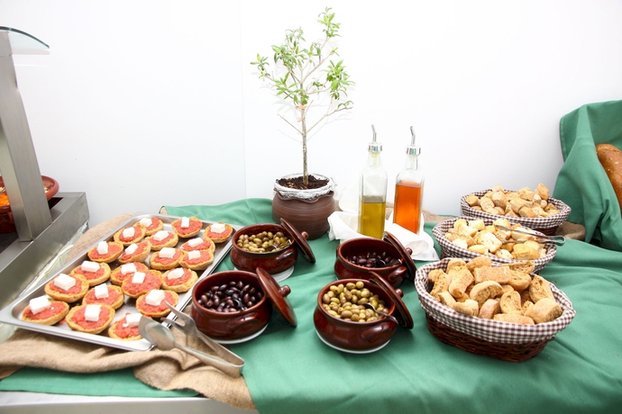 Imagen del bar/restaurante del Hotel Paralos Lifestyle Beach - Adults Only. Foto 6