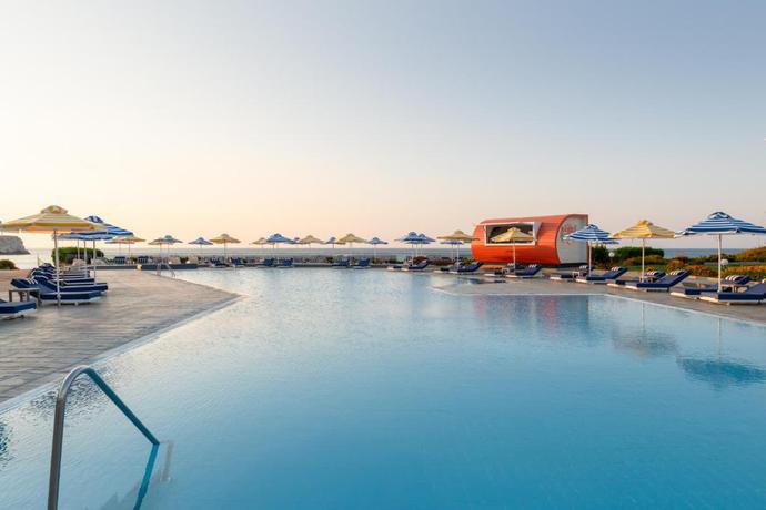 Imagen de la piscina del Hotel Paralos Rodos Lifestyle. Foto 12