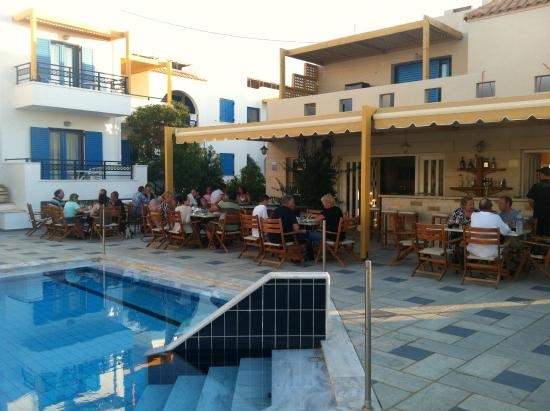 Imagen del bar/restaurante del Hotel Paralos Venus Suites - Adults Only. Foto 3